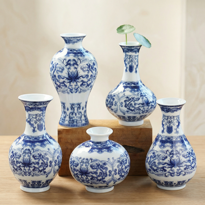 Collection vases céramique blanc et bleu motifs asiatiques élégants