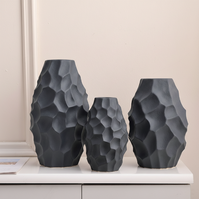 Collection vases céramique sculptée texturé noir