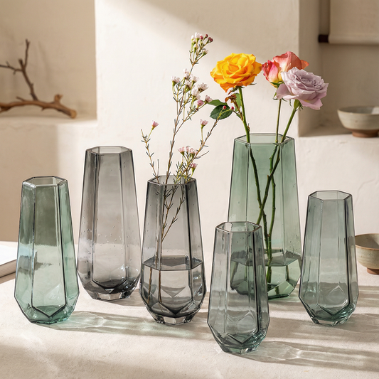 Collection vases verre facetté design minimaliste