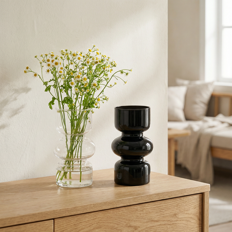 Duo vases verre blanc et noir style nordique intemporel lifestyle