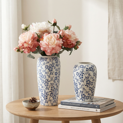 Vase en céramique bleu et blanc – Décor floral élégant et intemporel L'UNIVERS DU VASE