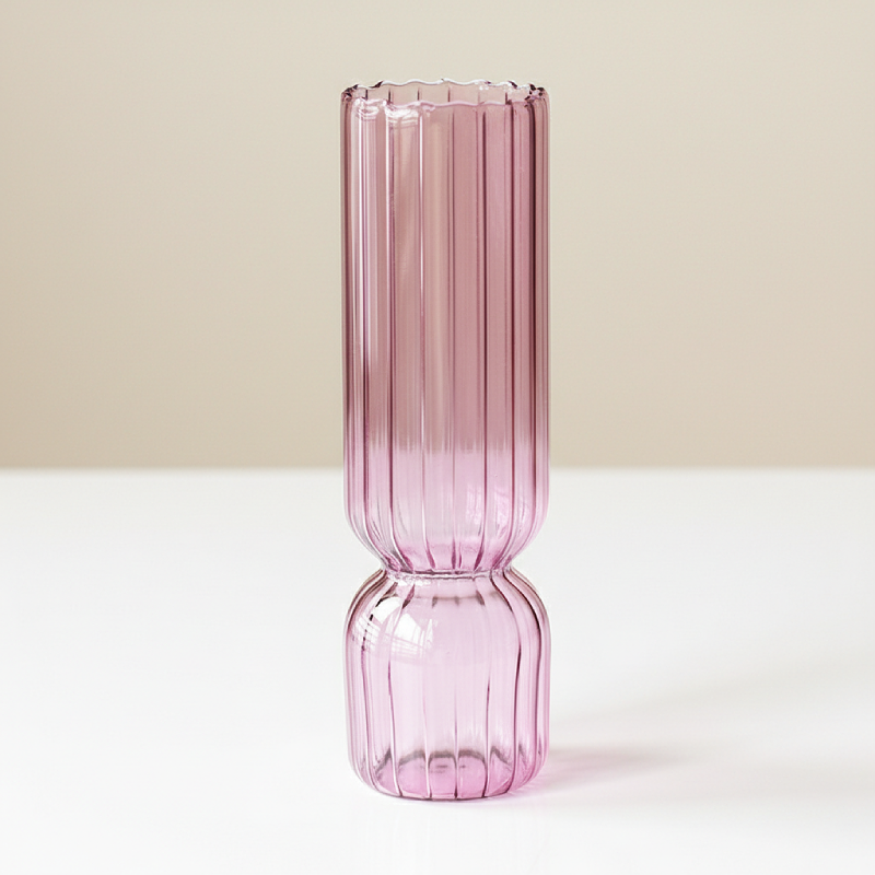 Vase en verre strié – Design contemporain lumineux L'UNIVERS DU VASE