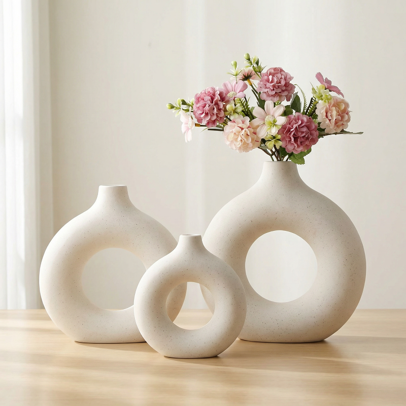 Vases en céramique design circulaire