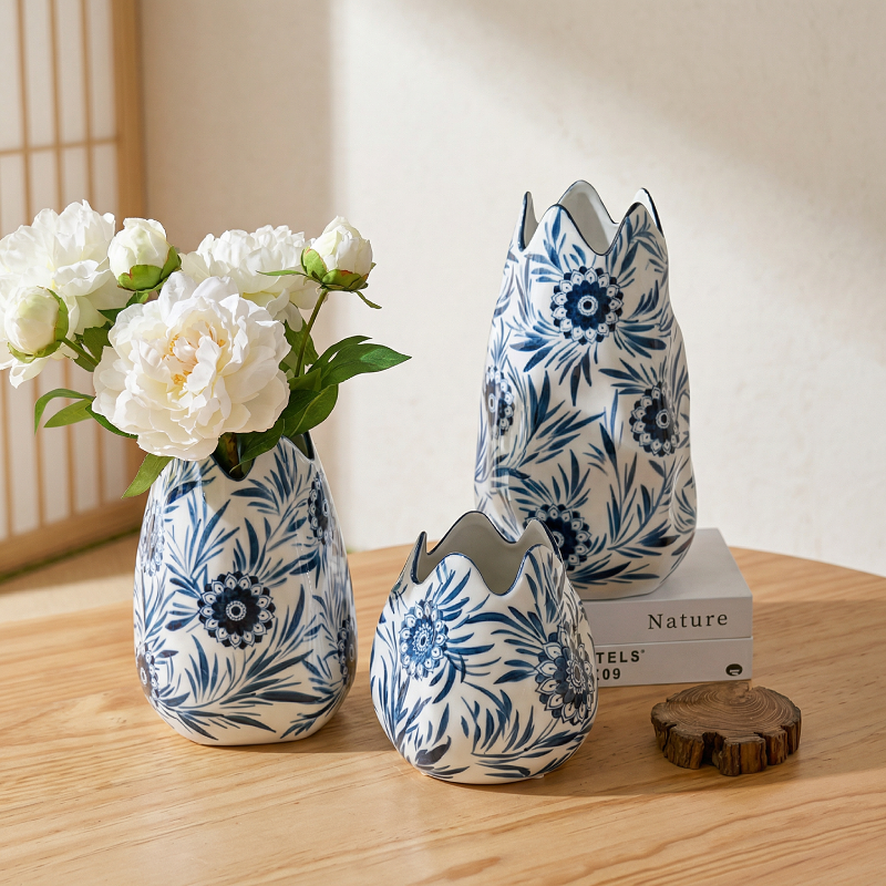 Triple vases porcelaine motifs fleurs de paysage