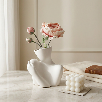 Vase céramique blanc buste femme lifestyle