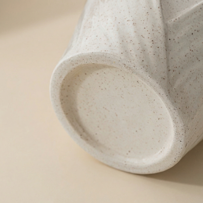 Vase céramique blanc forme fesses détail bas