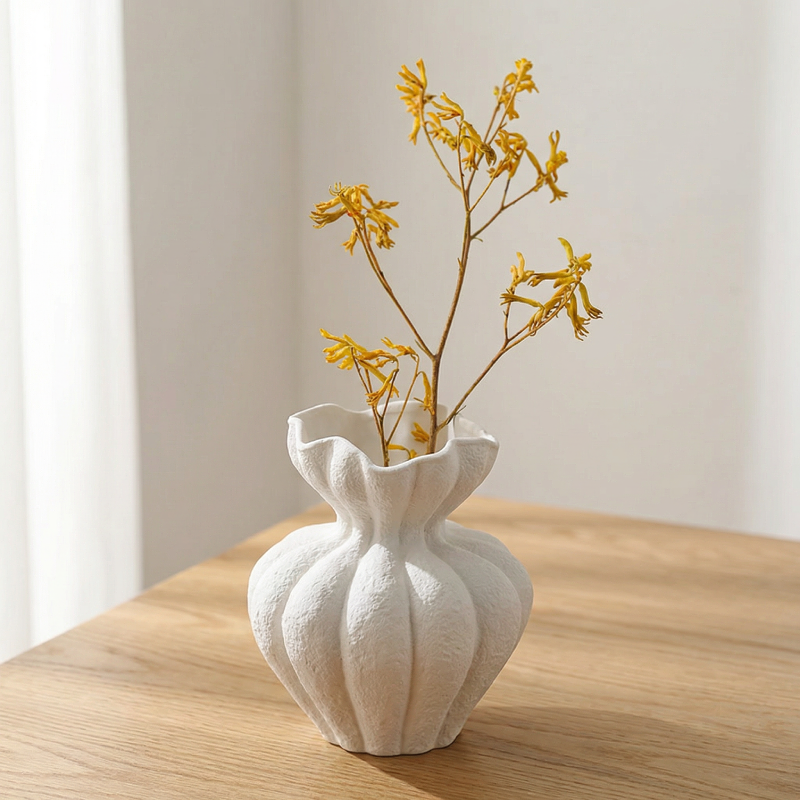 Vase céramique blancs design pétales modèle A lifestyle