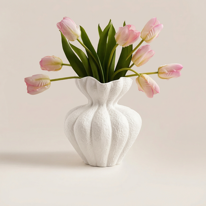 Vase céramique blancs design pétales modèle B avec 8 tulipes