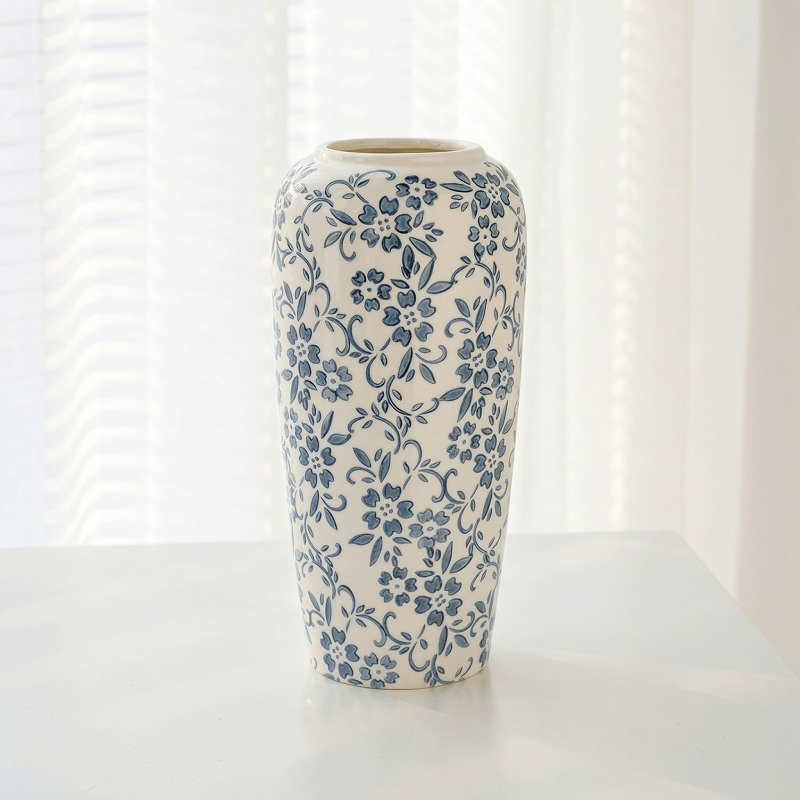 Vase en céramique bleu et blanc – Décor floral élégant et intemporel L'UNIVERS DU VASE