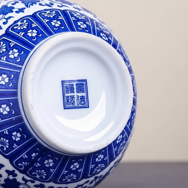 Vase céramique chinois motif lotus détail dessous