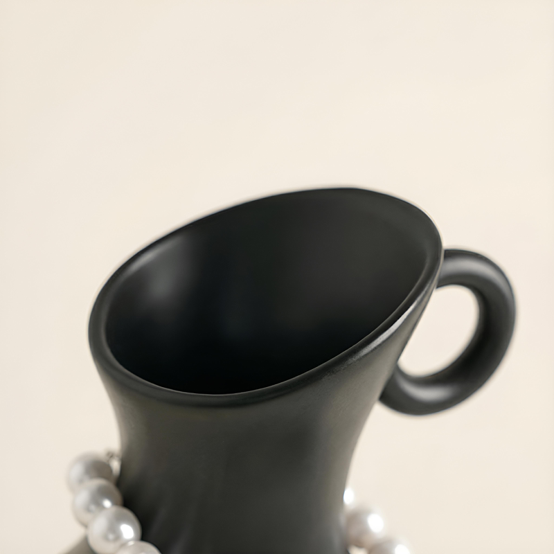 Vase céramique clavicule noir détail dessus