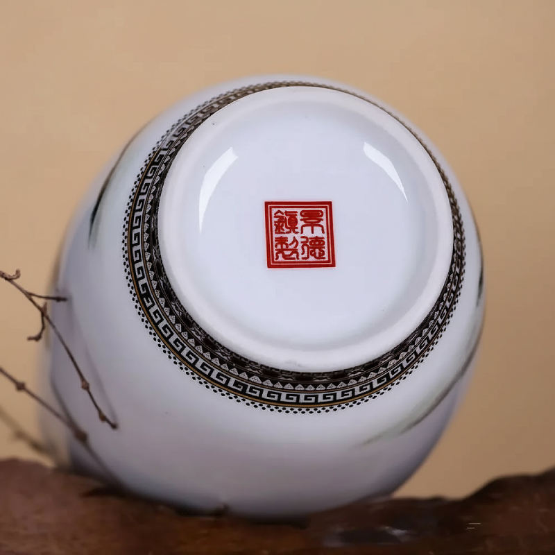 Vase ceramique decor chinois detail dessous