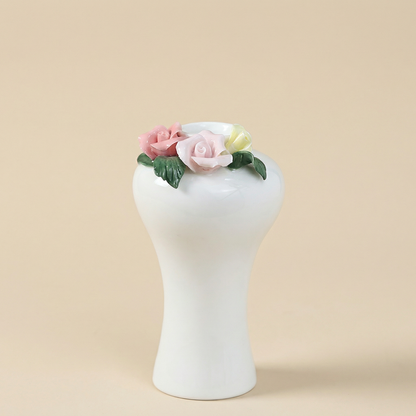 Vases en céramique roses en relief