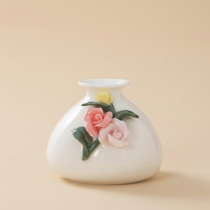 Vases en céramique roses en relief