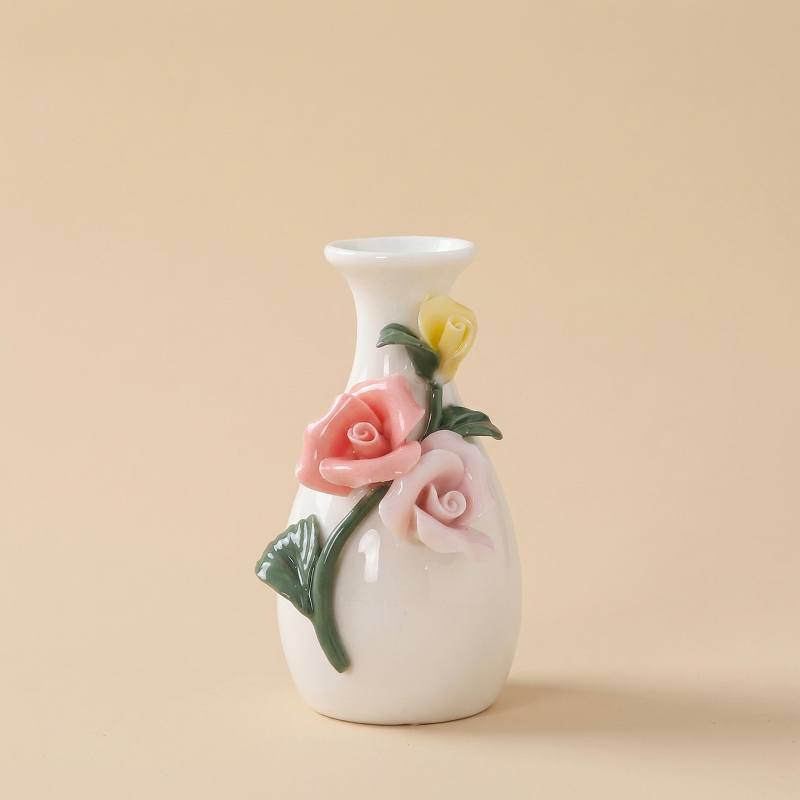 Vases en céramique roses en relief