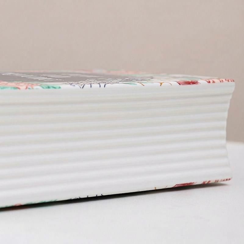 Vase céramique forme livre détail côté
