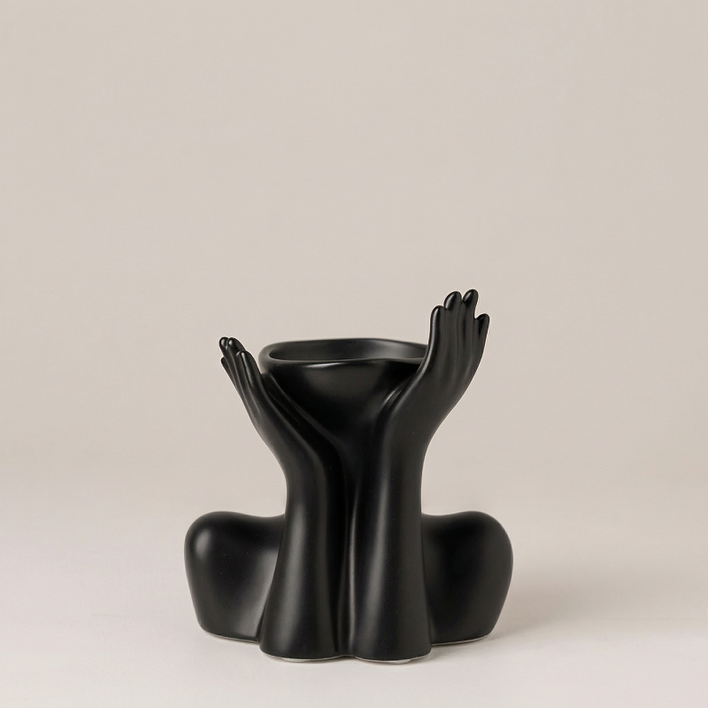 Vase céramique noir buste femme modèle B