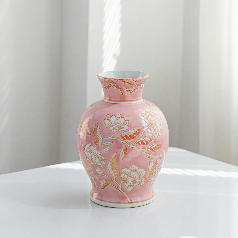 Vases en céramique rose à motifs floraux dorés – Élégance romantique L'UNIVERS DU VASE