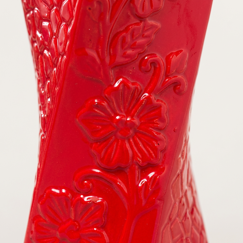 Vase céramique rouge design festif modèle C détail matière