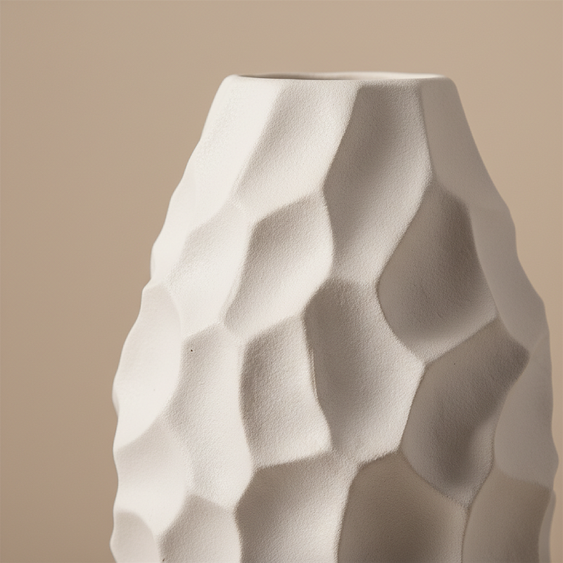 Vase céramique sculptée texturé blanc détail matière