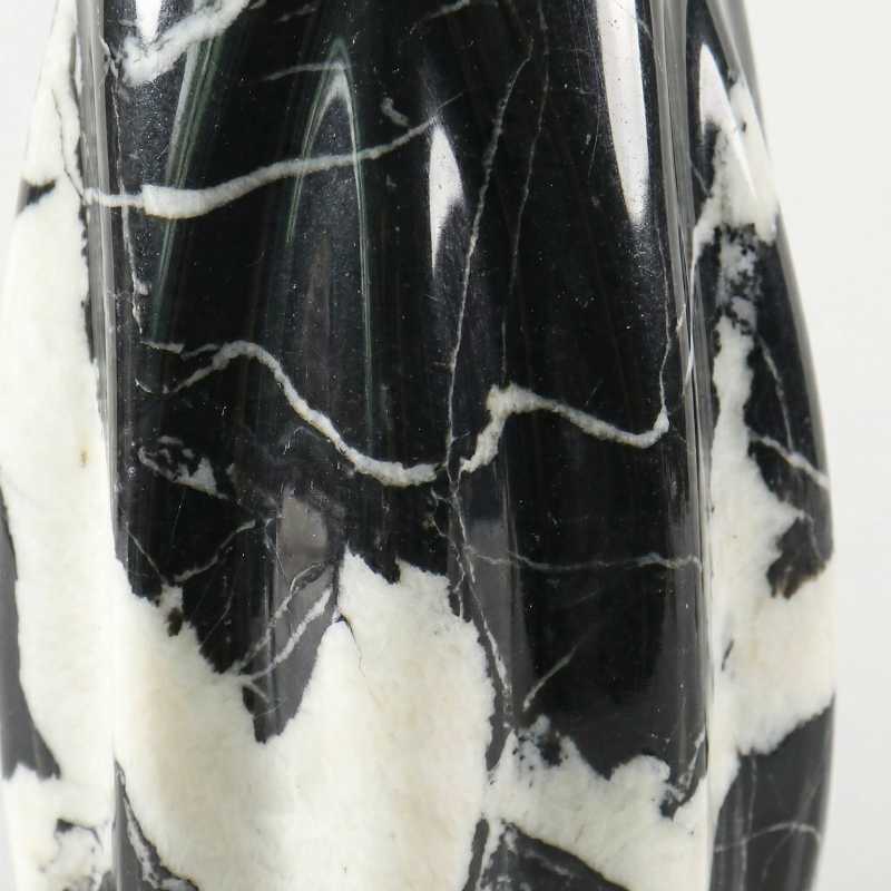 Vase marbre noir et blanc style luxueux taille L détail