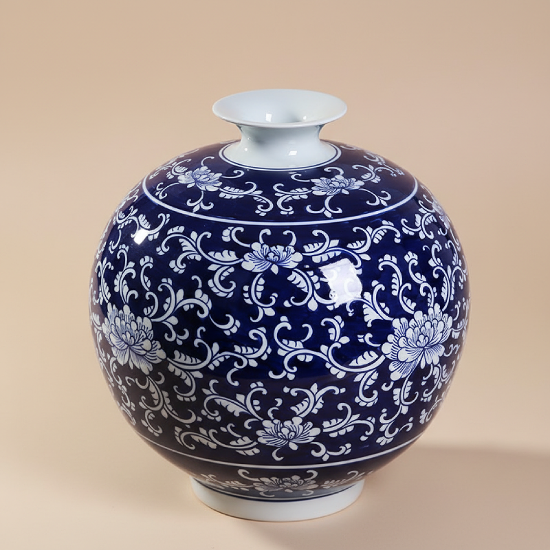 Vase porcelaine bleu motifs floraux arabesques détails