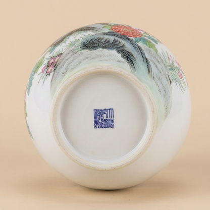 Vase porcelaine motif fleurs et oiseaux dessous
