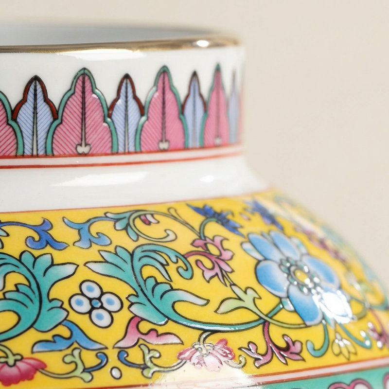 Vase porcelaine motif vache multicolore détail matière