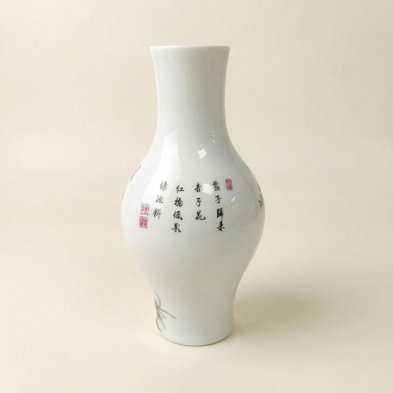 Vase porcelaine motifs fleurs de prunier blanc détail derrière