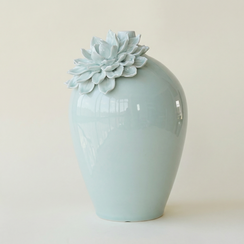 Vases en porcelaine vert céladon – Design floral sculpté et décoration élégante L'UNIVERS DU VASE