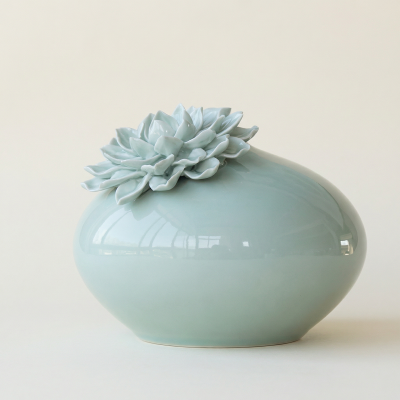 Vases en porcelaine vert céladon – Design floral sculpté et décoration élégante L'UNIVERS DU VASE