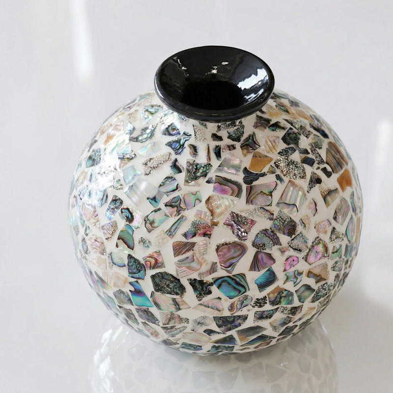 Vase résine en coquillages naturels vietnamiens design scandinave détail dessus
