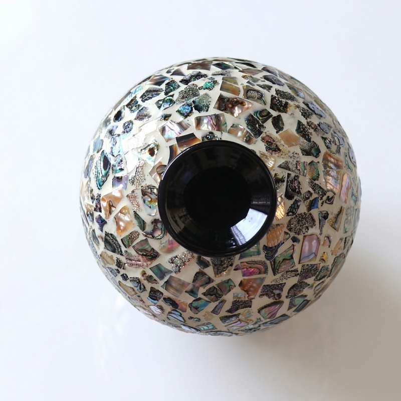 Vase résine en coquillages naturels vietnamiens design scandinave détail haut
