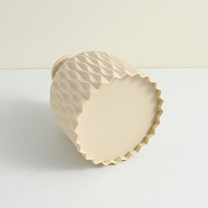 Vase texturé plastique design contemporain détail dessous
