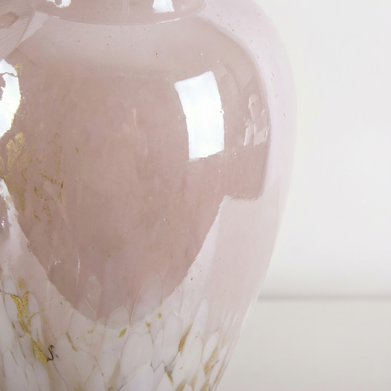 Vase verre design élégant rose poudré finition glaçure détail