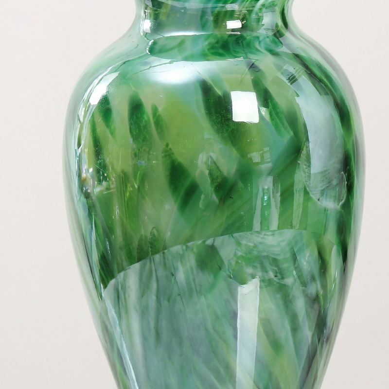 Vase verre design élégant vert finition glaçure détail