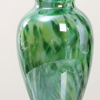 Vase verre design élégant vert finition glaçure détail