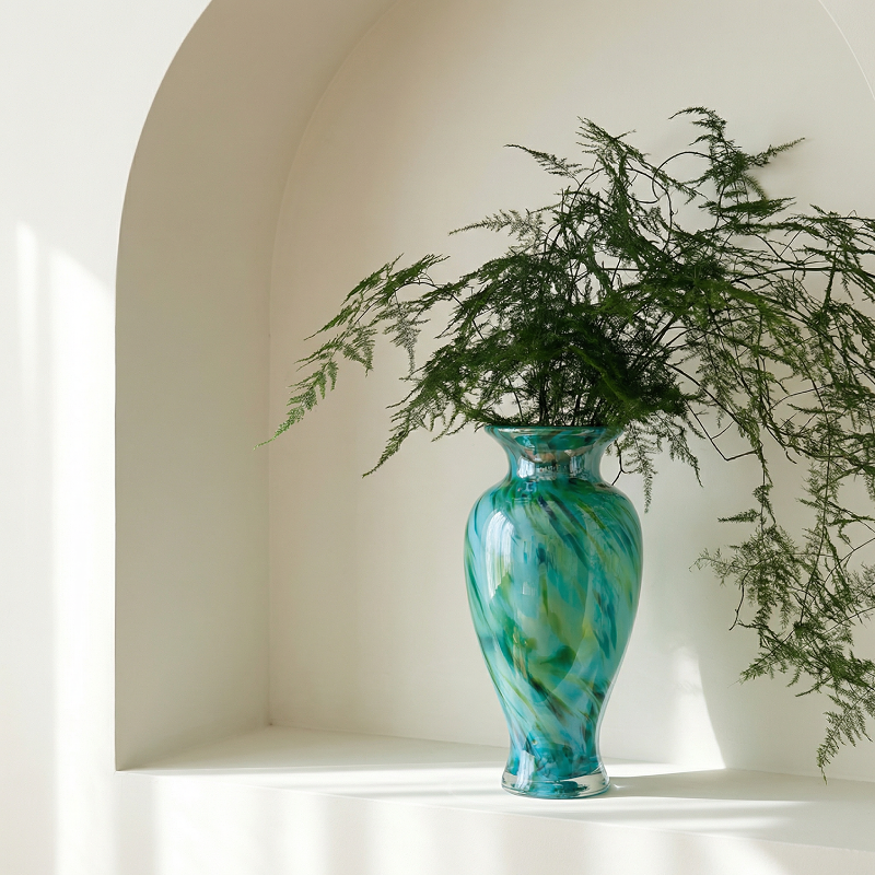 Vase verre design élégant vert finition glaçure lifestyle