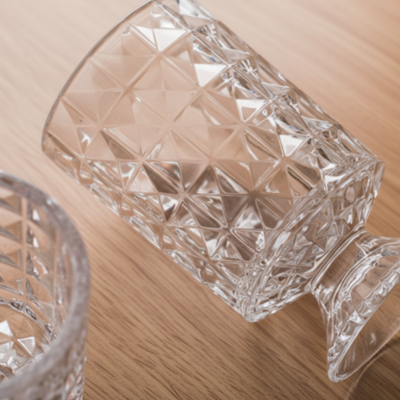 Vase verre facetté  élégant détail matière
