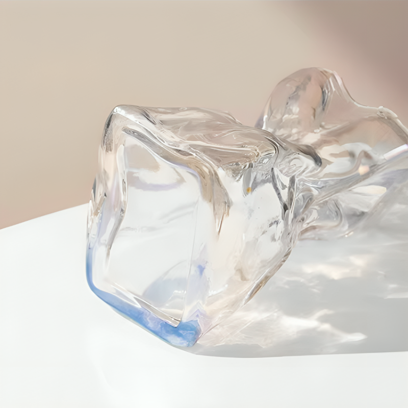 Vase verre sculptural design contemporain transparent détail dessous 