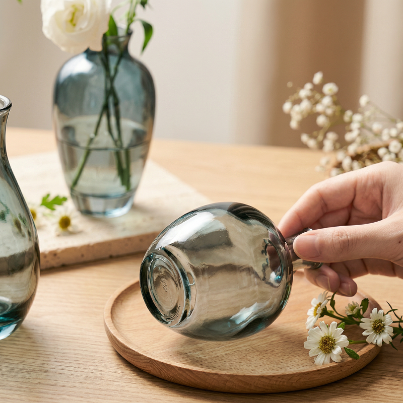 Vase verre transparent design minimaliste et naturel vert détail dessous