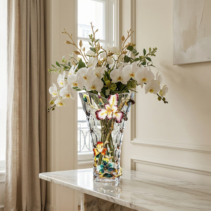Vase verre transparent incrusté de fleurs iris colorées lifestyle