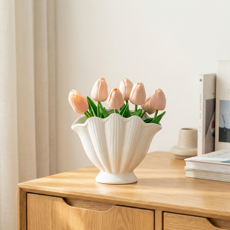 Vases en céramique forme coquillage