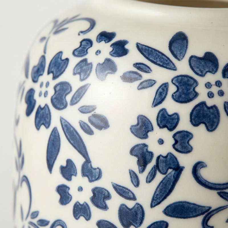 Vase en céramique bleu et blanc – Décor floral élégant et intemporel L'UNIVERS DU VASE