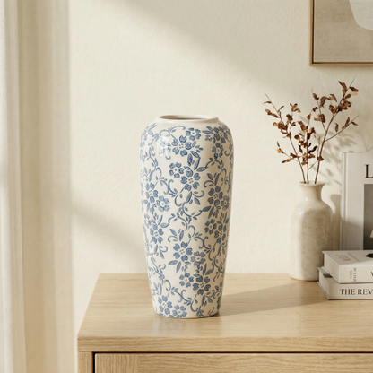 Vase en céramique bleu et blanc – Décor floral élégant et intemporel L'UNIVERS DU VASE