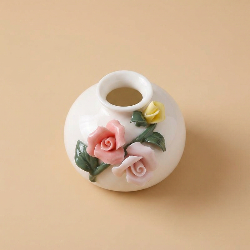 Vases en céramique roses en relief