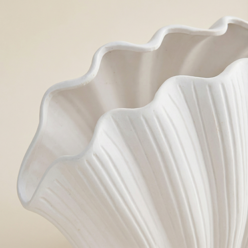 Vases en céramique forme coquillage