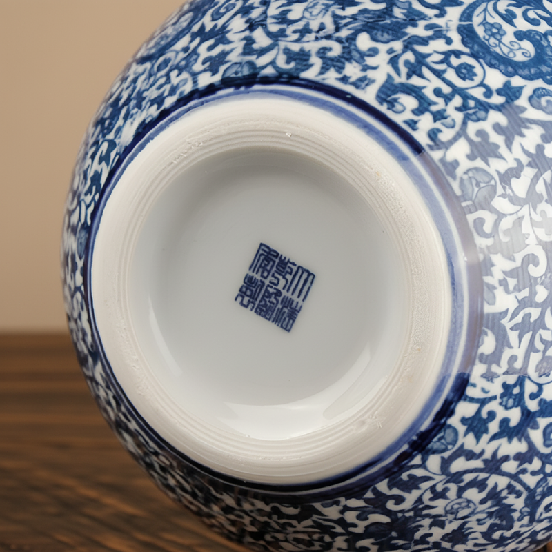 Vases en céramique bleu et blanc – Motifs traditionnels élégants L'univers-du-vase