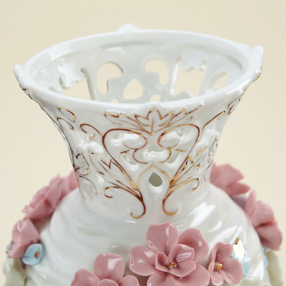 Vase en porcelaine blanche à fleurs en relief – Design romantique et détails dorés L'UNIVERS DU VASE