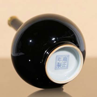 Vase en porcelaine noire et dorée – Design oriental élégant et finition brillante L'UNIVERS DU VASE